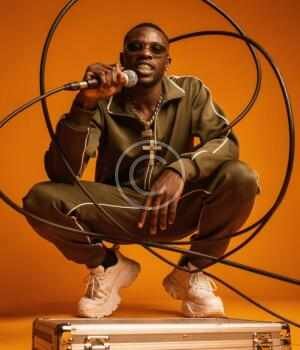 Urban performer tracksuit look